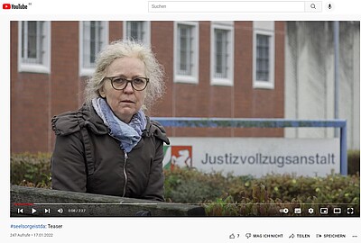 Gefängnis-Seelsorgerin Pfarrerin Sabine Reinhold spricht im Teaser-Clip zur Videoreihe "Seelsorge" zur Landessynode 2022.